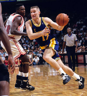 Chris Mullin (17) of the Warriors drives past the Heat's Glen Rice.